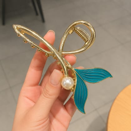 Blubby Premium Gold Leaf Pearl Hair Claw