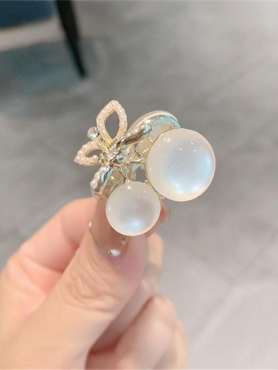 Elegant Pearl Butterfly Mini Hair Claw Clip